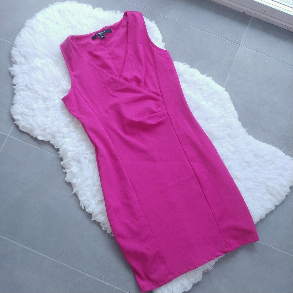 Coupe Sz Small Magenta V-Neck Dress EUC